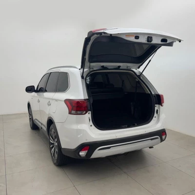 Foto 7: MITSUBISHI OUTLANDER 3.0 HPES 2019