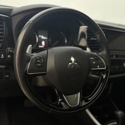 Foto 12: MITSUBISHI OUTLANDER 3.0 HPES 2019