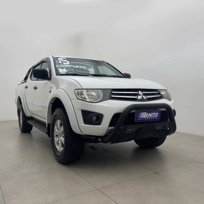 Foto 3: MITSUBISHI L200 TRITON 2.4 HLS 2015 Foto 3: MITSUBISHI L200 TRITON 2.4 HLS 2015