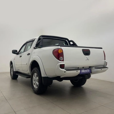 Foto 4: MITSUBISHI L200 TRITON 2.4 HLS 2015 Foto 4: MITSUBISHI L200 TRITON 2.4 HLS 2015