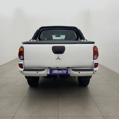 Foto 5: MITSUBISHI L200 TRITON 2.4 HLS 2015 Foto 5: MITSUBISHI L200 TRITON 2.4 HLS 2015