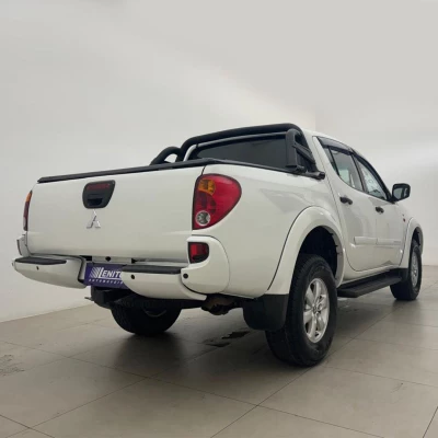 Foto 6: MITSUBISHI L200 TRITON 2.4 HLS 2015 Foto 6: MITSUBISHI L200 TRITON 2.4 HLS 2015