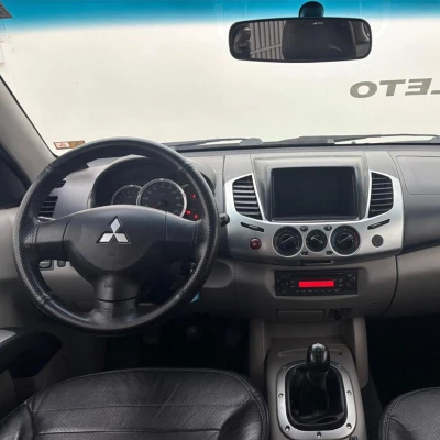 Foto 10: MITSUBISHI L200 TRITON 2.4 HLS 2015 Foto 10: MITSUBISHI L200 TRITON 2.4 HLS 2015