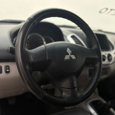 Foto 12: MITSUBISHI L200 TRITON 2.4 HLS 2015 Foto 12: MITSUBISHI L200 TRITON 2.4 HLS 2015