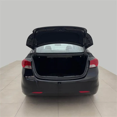 Foto 8: HYUNDAI ELANTRA GLS 2013